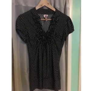 💜 3/$16! Polka Dot Ruffle Front Top